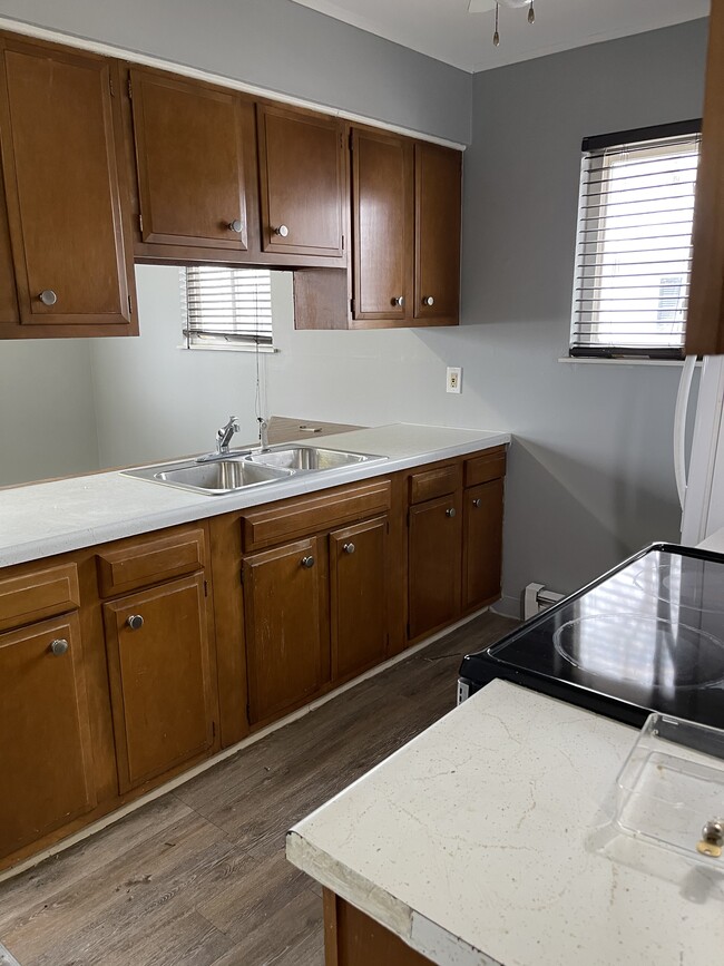 Kitchen - 429 E Hemphill Rd