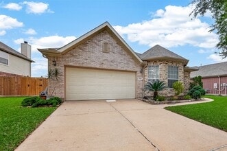 Building Photo - 13719 Saxony Dr