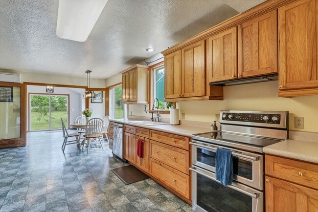 Building Photo - PRIVATE HOMESTEAD WITH ACREAGE & SHOP