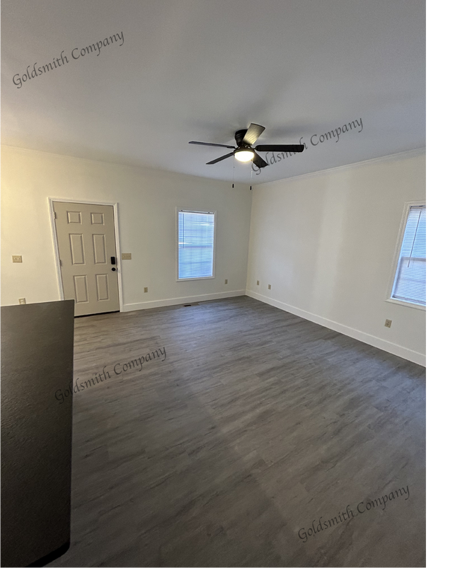 Building Photo - Newly Renovated Duplex in Cherrydale Area