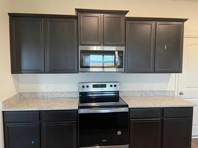 Foto del edificio - Beautifully Designed 4BR/2.5BA Home In The Charming Town of Elgin