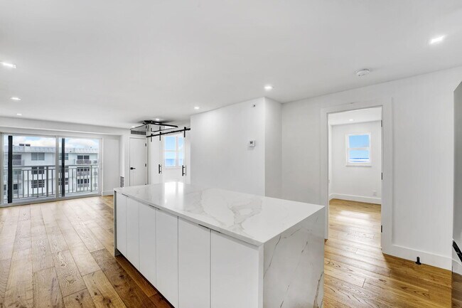 Building Photo - 4511 S Ocean Blvd