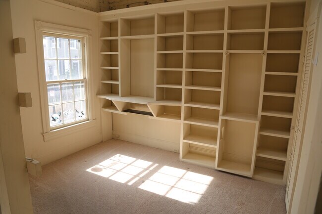 Building Photo - 1209 33rd St NW