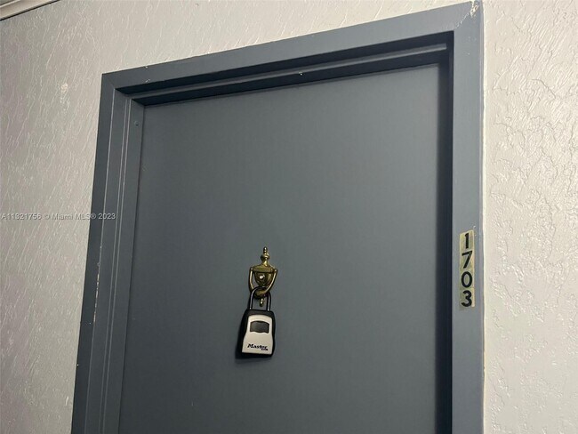 Foto del edificio - 13499 Biscayne Blvd