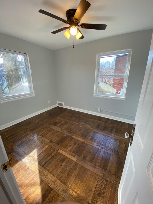 Bed 1 - 3210 9TH St S