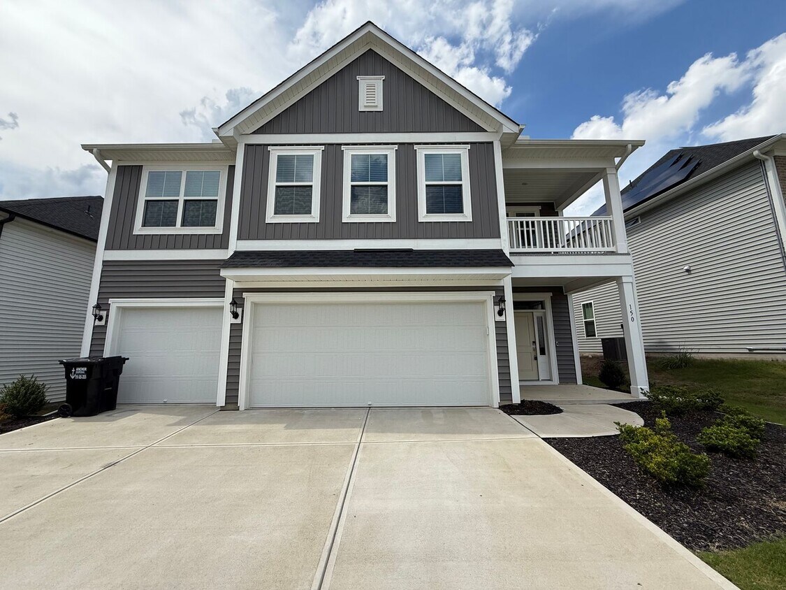 Foto principal - Stunning New 5BD, 5BA Garner Home with Lux...