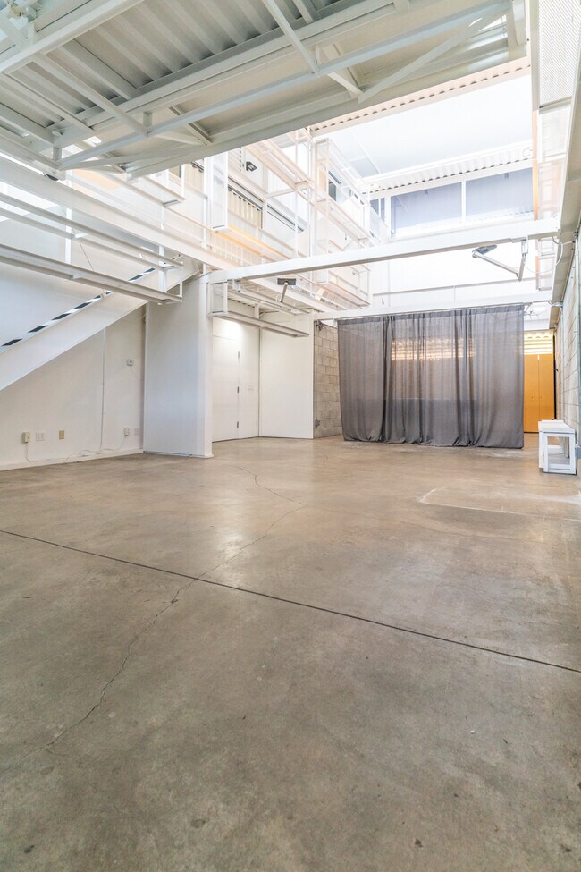 Building Photo - 2235 Hyperion Ave