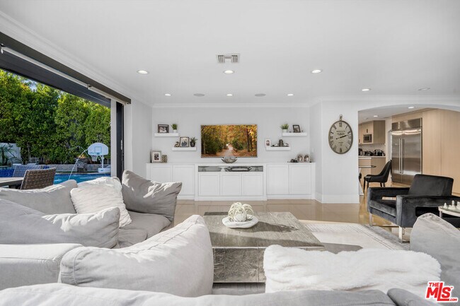 Foto del edificio - 3677 Eddingham Ave