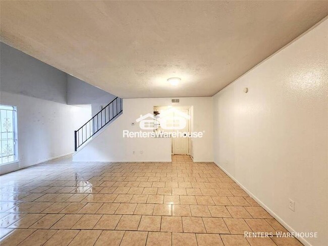 Foto del edificio - Well kept, lovely 4 bedroom, 2.5 bathroom ...