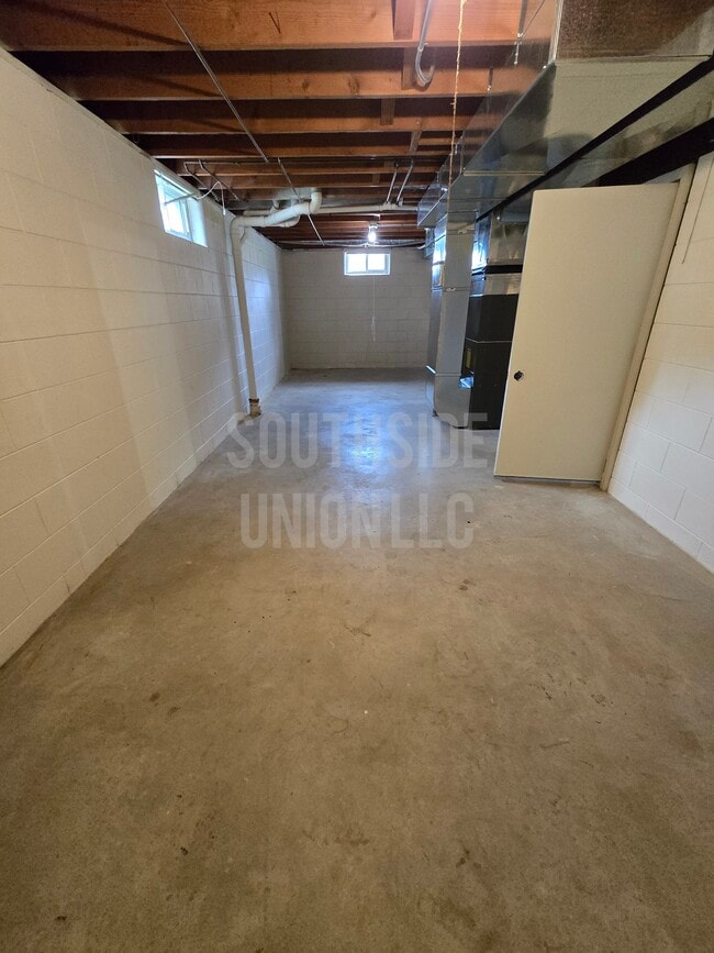 Building Photo - 405 12th South St