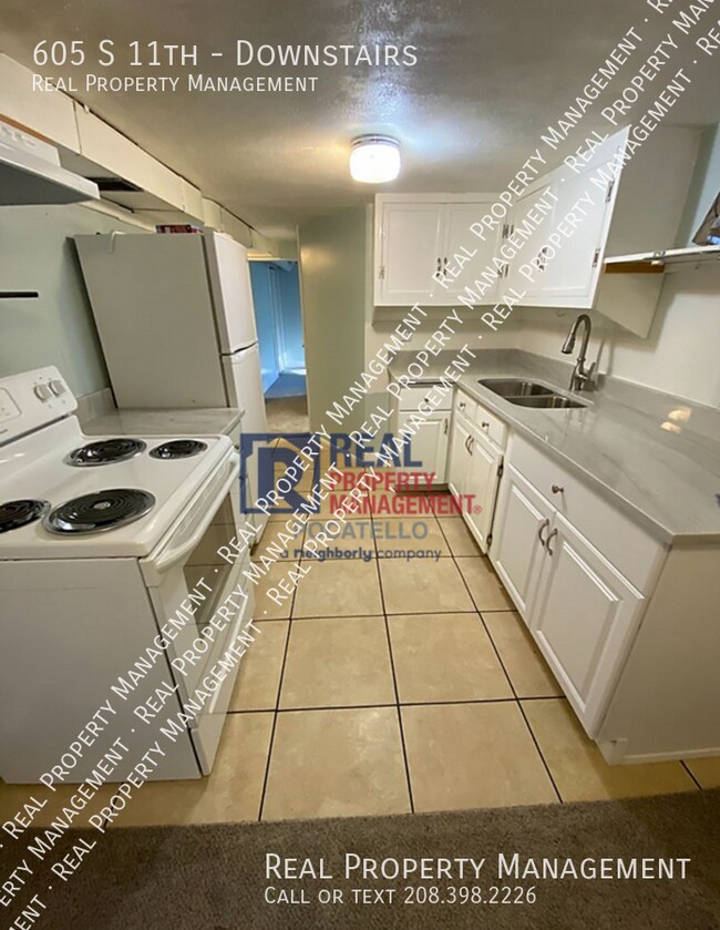 Foto del edificio - 605 S 11th-Downstairs