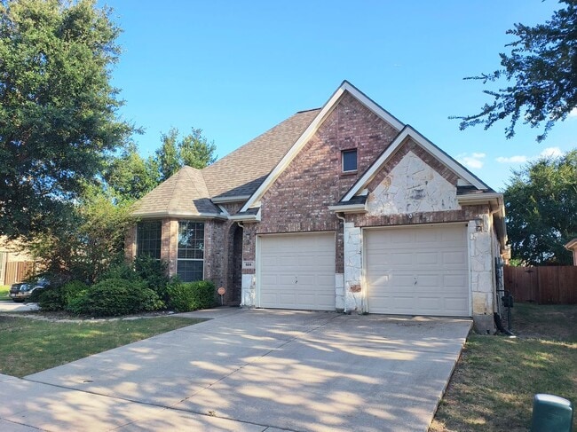 Foto del edificio - 824 Lake Grove Dr