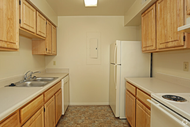 Kitchen - Beechwood Apartments