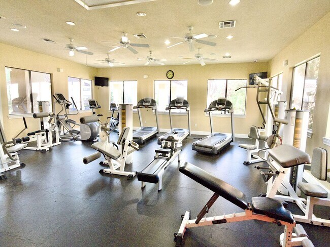 Building Photo - Luxury One Bedroom Condo Near Towne Center