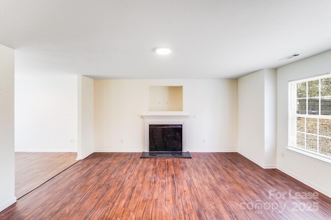 Foto del edificio - 814 Mt Holly-Huntersville Rd