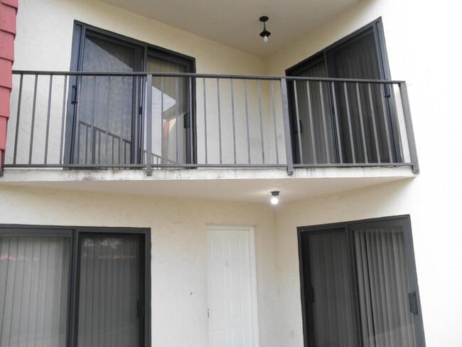 Building Photo - 3662 Victoria Dr