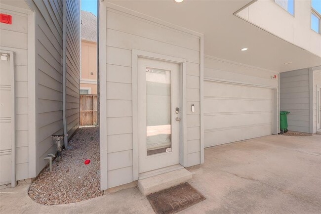 Building Photo - 5710 Winsome Ln