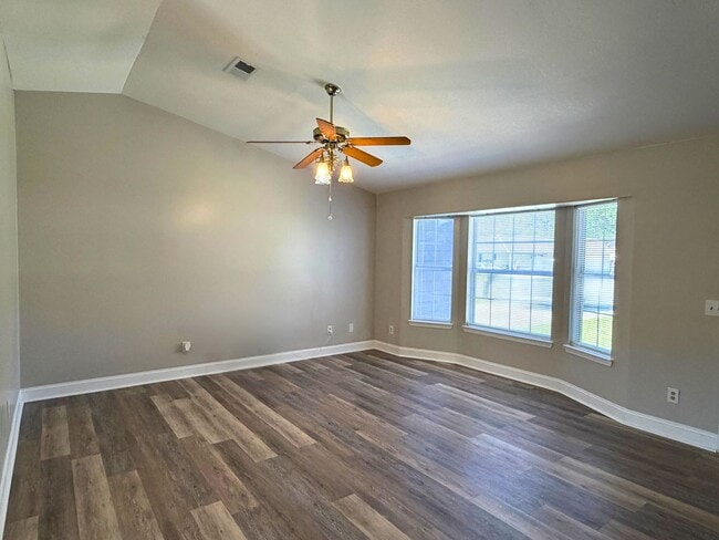 Building Photo - Updated 4BR/2BA Home in Cul-de-Sac