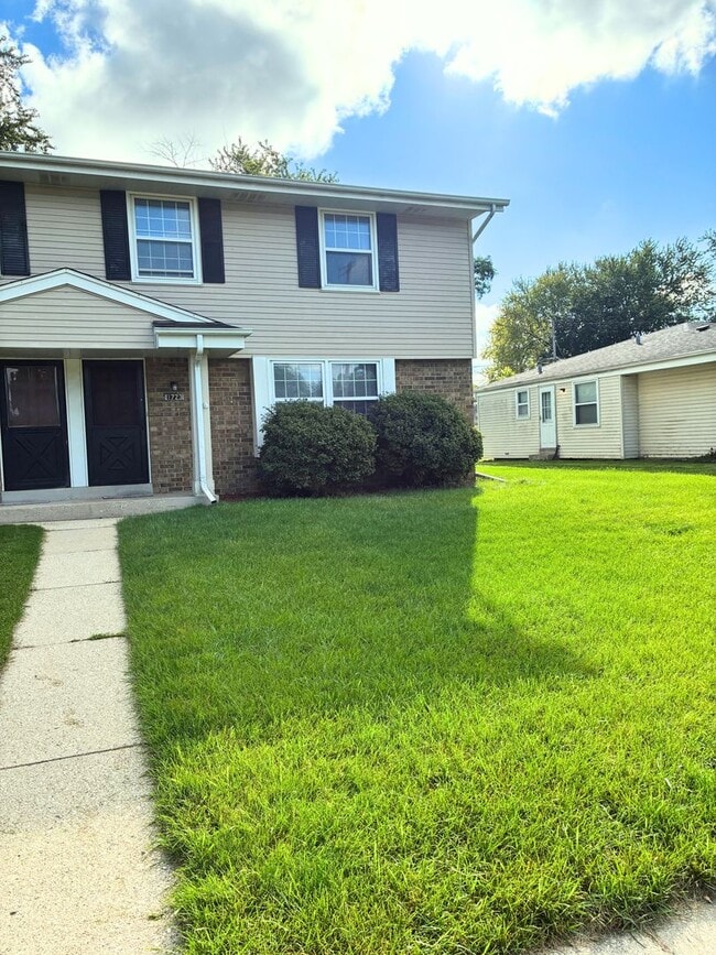 Building Photo - 1723 Oakdale Dr