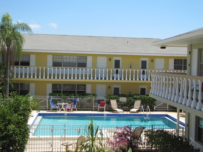 Building Photo - Villas Isabel