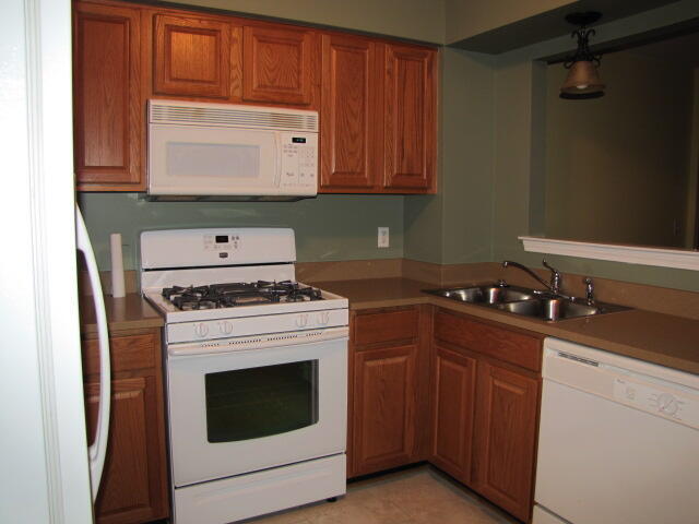 Building Photo - 4351 Hunters Cir E