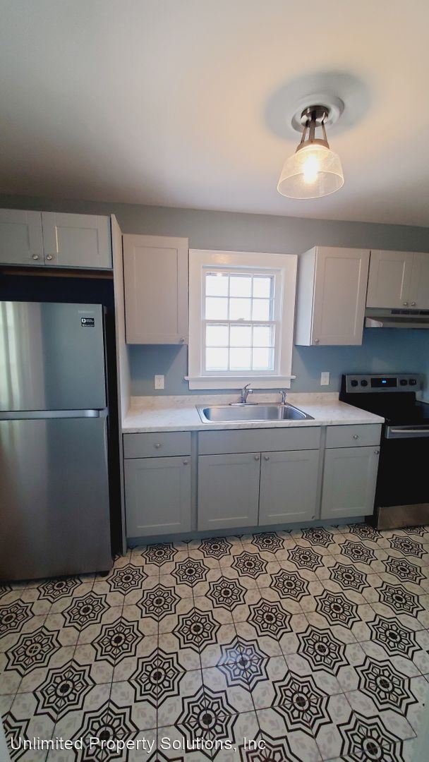 Building Photo - 2 br, 1 bath House - 2050 Burnett Blvd
