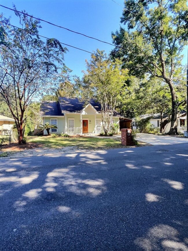 Building Photo - Beautiful 3-Bedroom, 2-Bathroom Home in Pr...