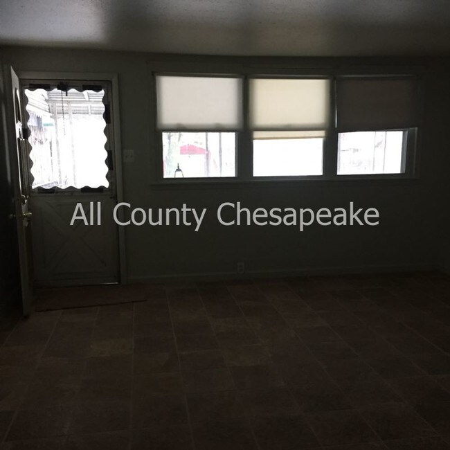 Building Photo - 2924 Freeway