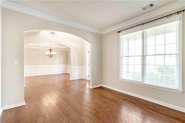 Building Photo - 6825 Hampton Creek Dr