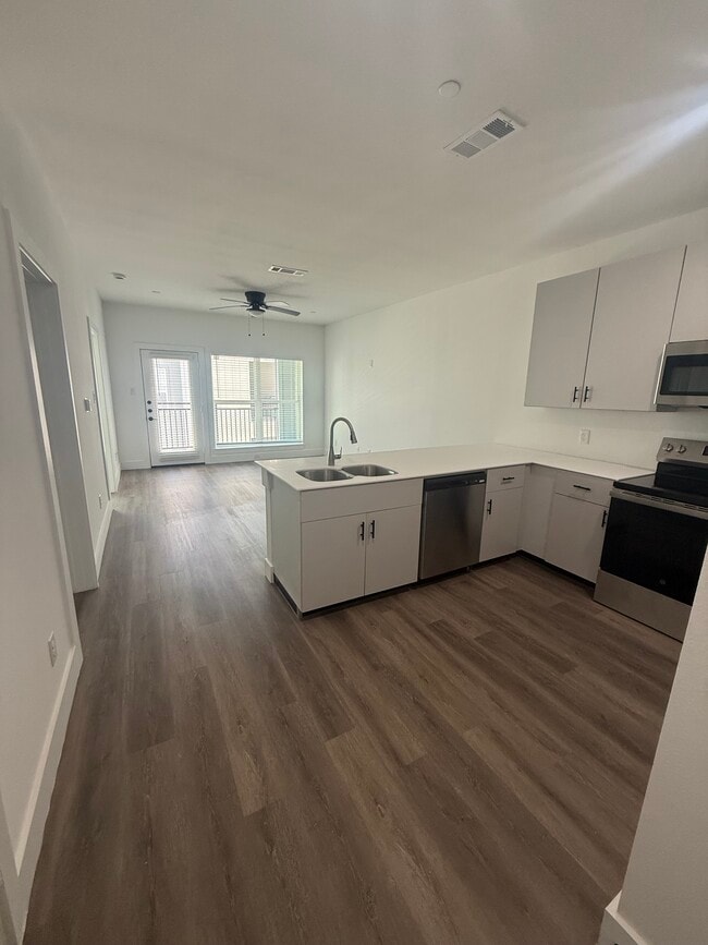 Building Photo - Pin Oak Apartments