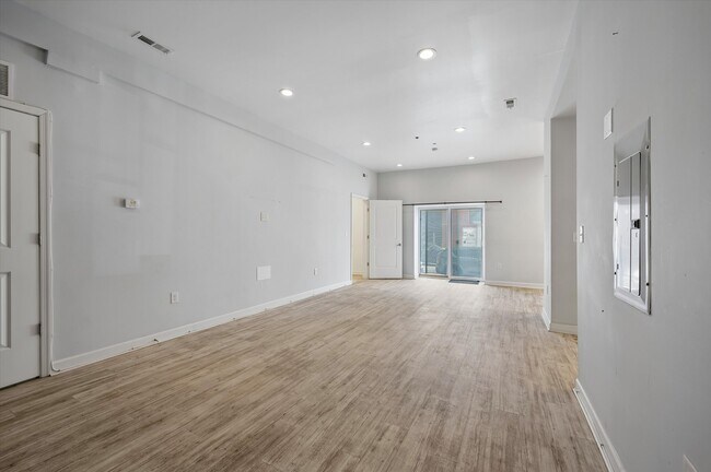 Foto del edificio - 980 N Marshall St