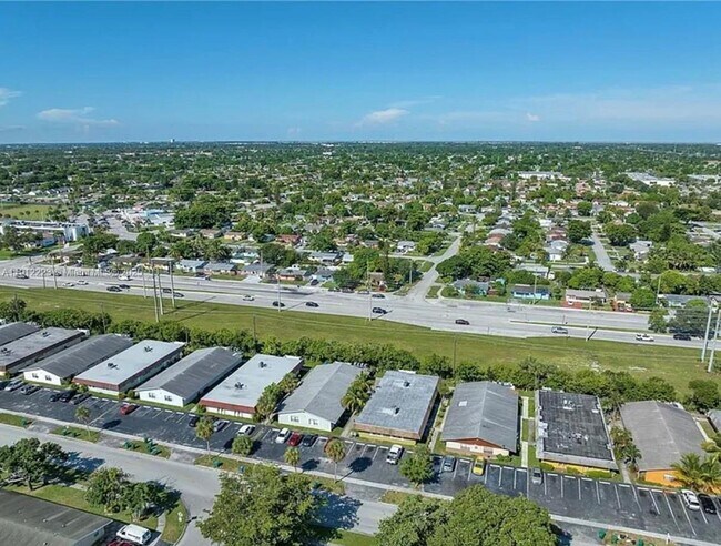 Foto del edificio - 581 Kathy Ln