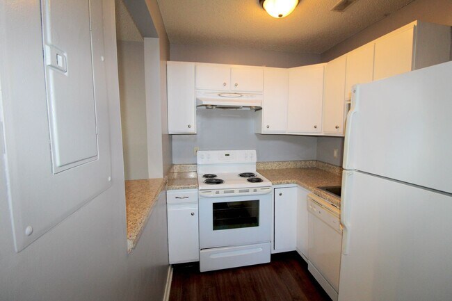 Building Photo - 1337 Bradley Dr