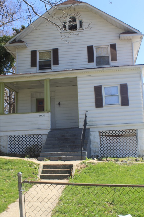 Front Entrance - 4031 Fairview Ave