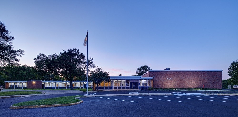 Front of Building - 3200 Pioneer Ave SE