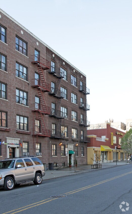 Foto del edificio - 9-11 Vermilyea Ave