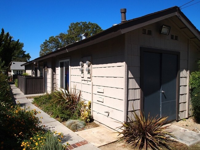 Building Photo - 730 N Claudina St