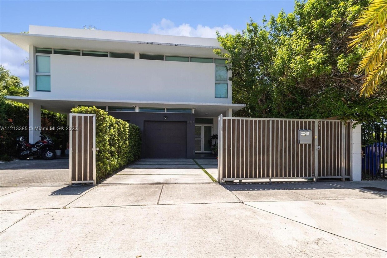 Primary Photo - 2248 SW 16th Ct