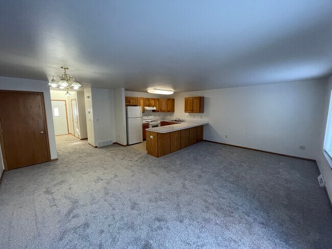 Building Photo - 148 Sater St