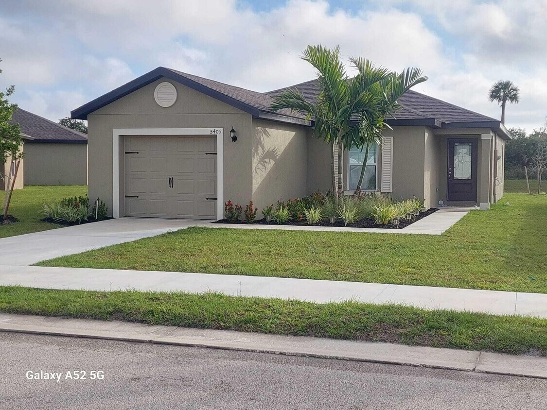 Primary Photo - 5405 Fantasy Dr