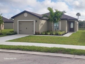 Building Photo - 5405 Fantasy Dr