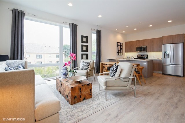 Foto del edificio - 4119 N Narragansett Ave