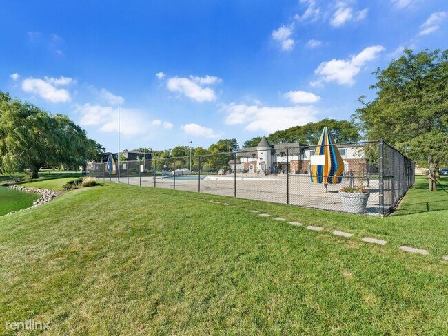 Building Photo - 2 br, 1 bath Condo - 9419 Bay Colony Dr