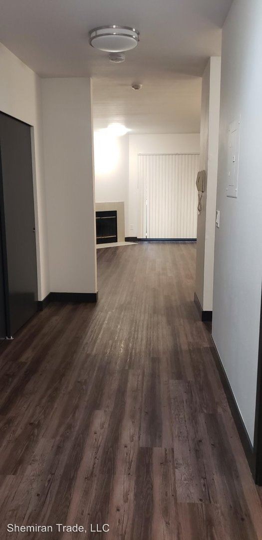 Building Photo - 2110 NE 65th St