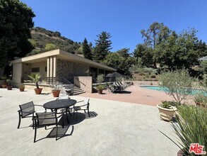 Building Photo - 6700 Hillpark Dr