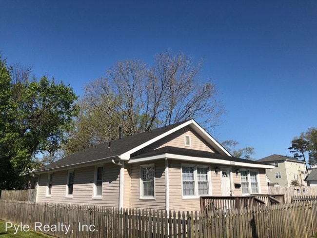 Building Photo - 2 br, 1 bath Apartment - 1300 Cypress Avenue