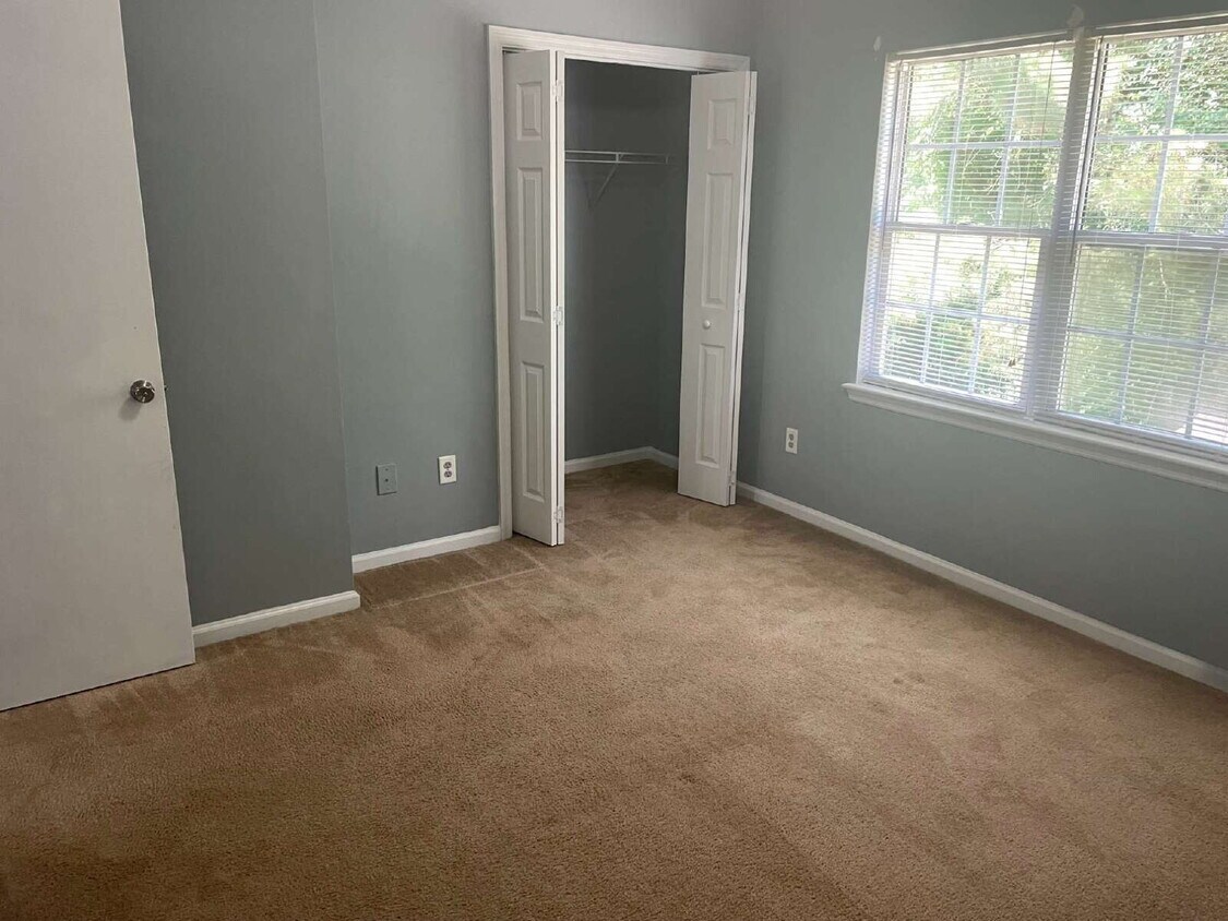 Foto principal - Two Bedroom, 1.5 Bath Townhome-201 Mesa Ln.