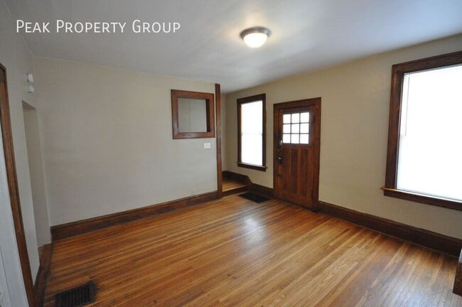 Building Photo - 404 E Northwood Ave