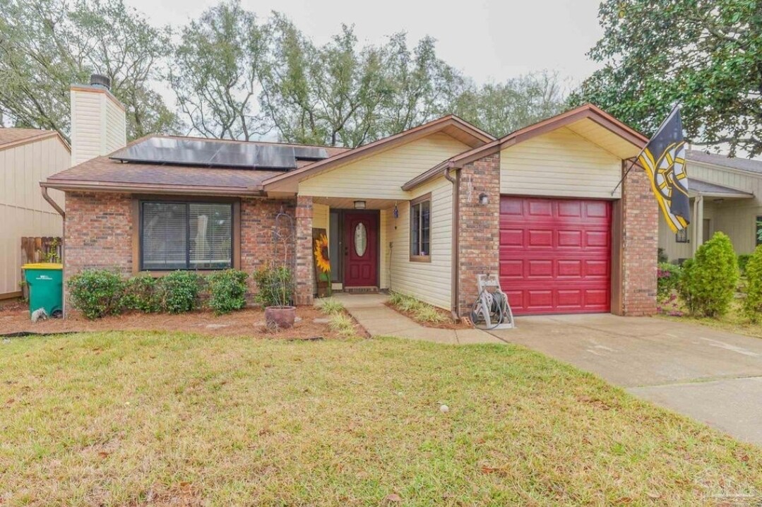 Primary Photo - 1030 Alderwood Way