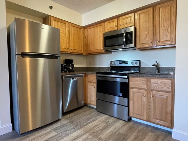 Building Photo - 44 Montvale Avenue